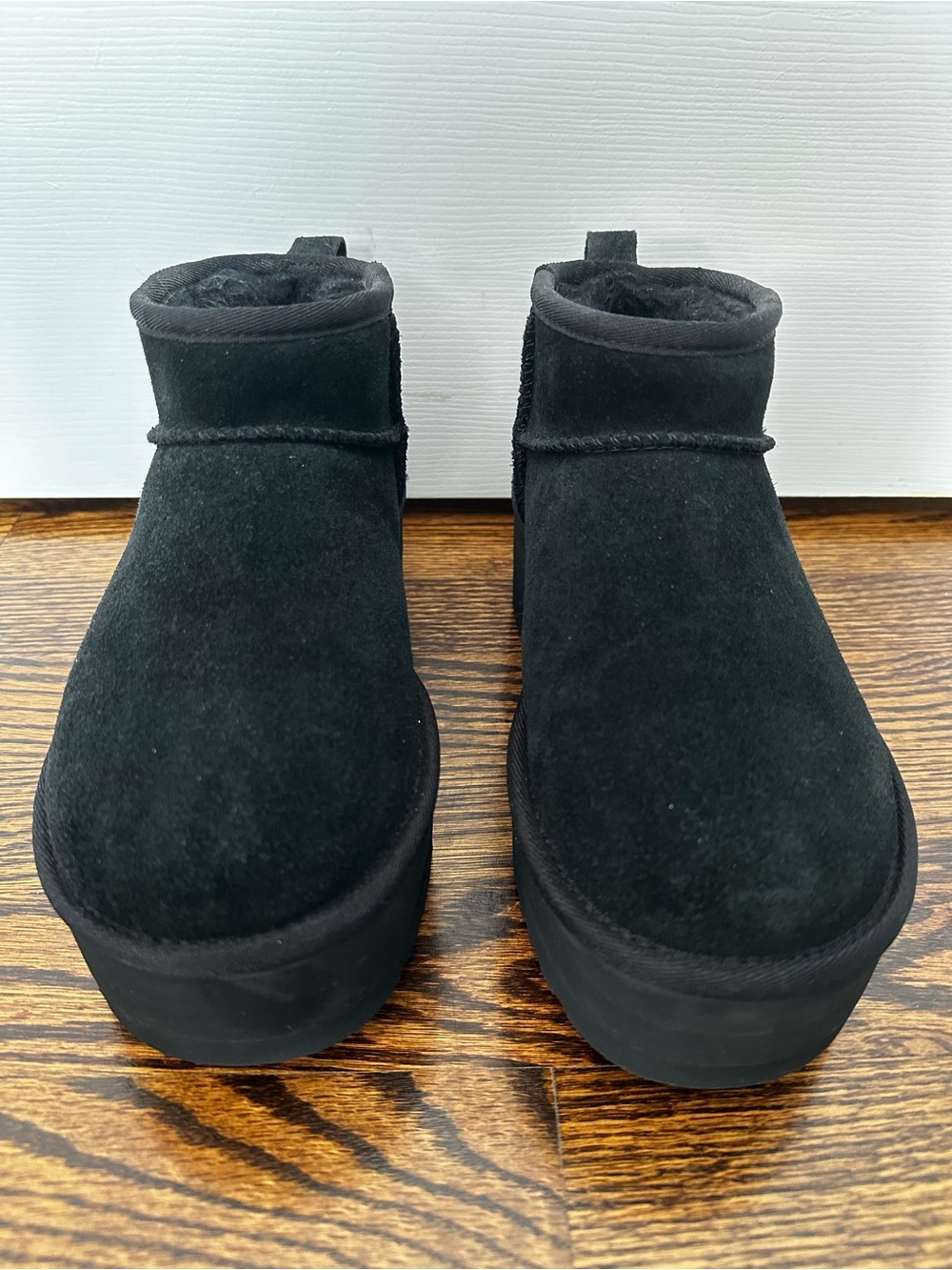 EUC UGG Classic Ultra Mini Platform Boots Black Suede 1135092 Womens Sz 6